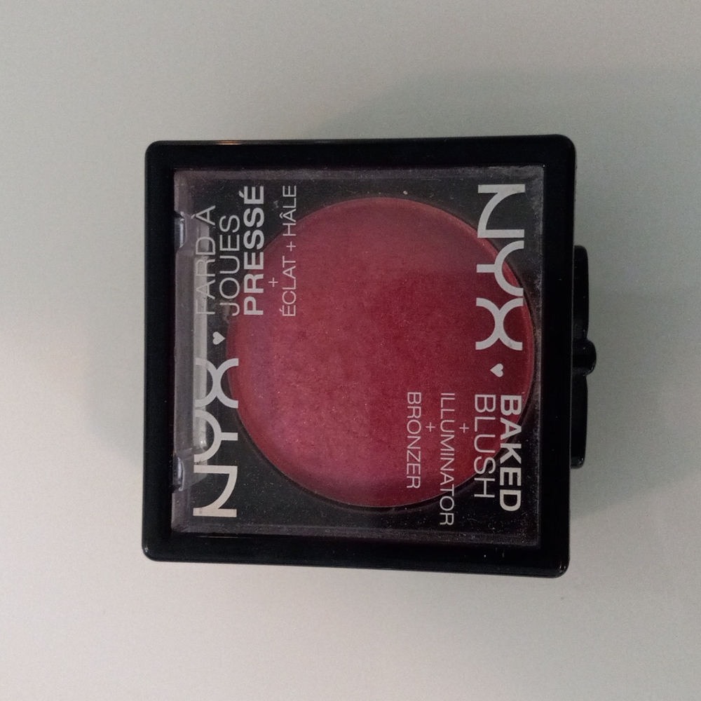 NYX blush in statement red